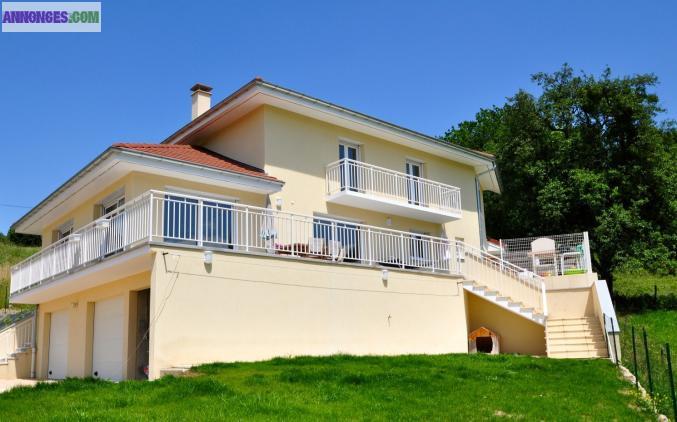 BELLE MAISON CONTEMPORAINE AVEC APPARTEMENT INDEPENDANT