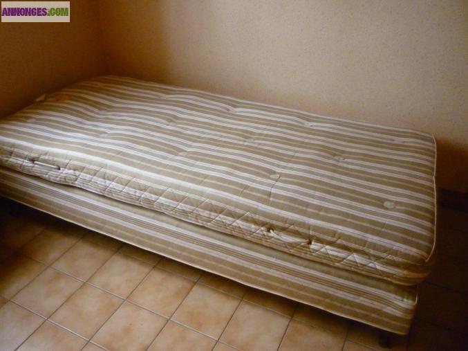 Sommier et matelas en 90