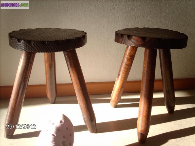 DEUX PETITS TABOURETS