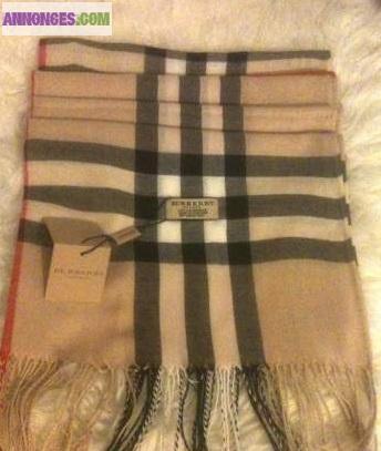 Foulard/ Echarpe burberry en check geant neuf
