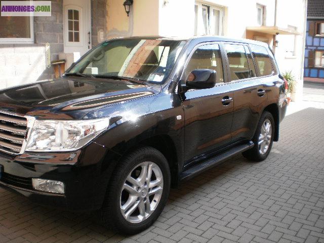 Toyota Land Cruiser SW 200 7 places V8