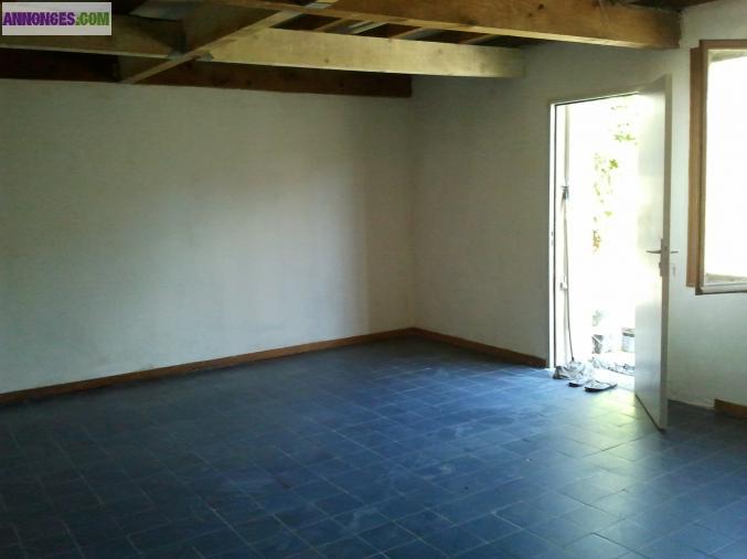 LOCAL A LOUER  ZONE FR