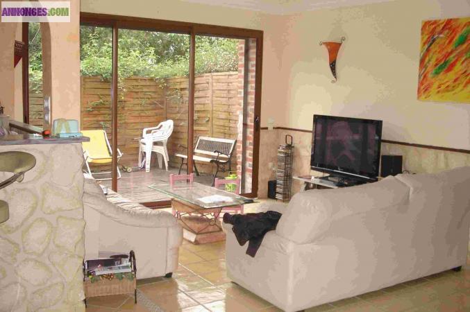 FONDETTES, VASTE ET ATYPIQUE GRANGE RÉNOVÉE