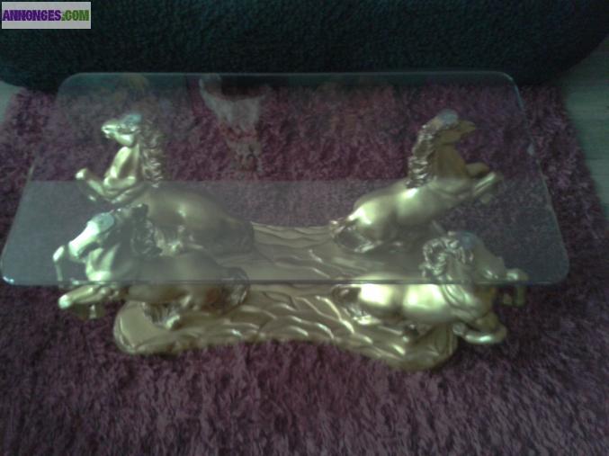 Table basse 4 chevaux dorés