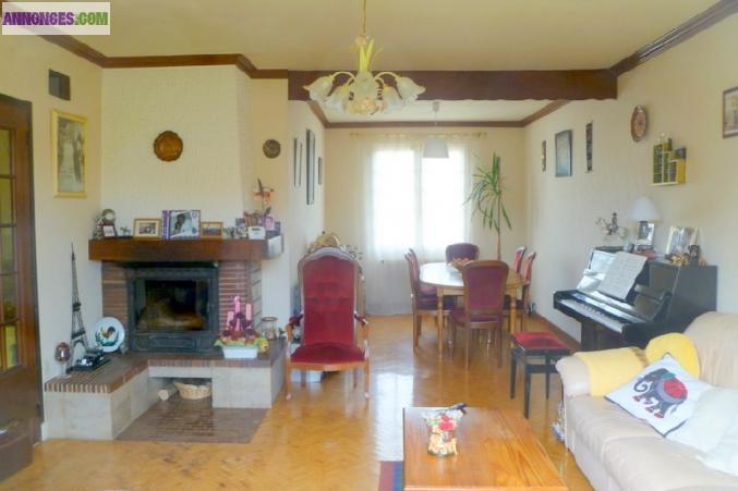 PAVILLON PROCHE DES LACS