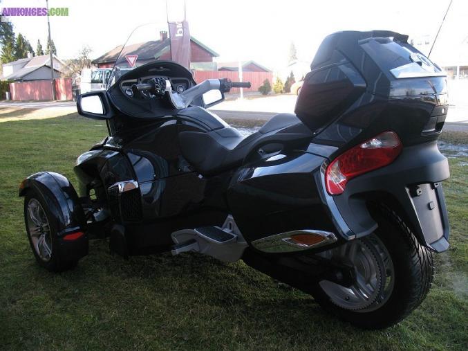 Jolie Can-Am Spyder RTS 2011