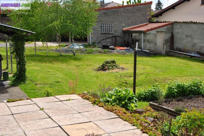 A VENDRE : Maison ancienne avec terrain et dépendances
