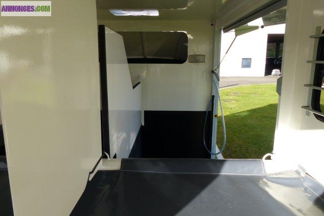 Camion Chevaux RENAULT MASTER DCI 120