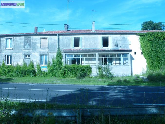 Maison d'habitation avec dépendances