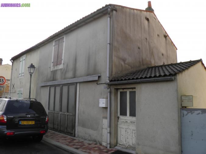 Maison 5 pièces au centre ville de Mareuil à 25 mn des plages.