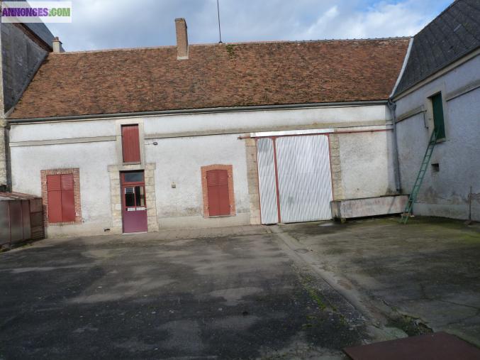 FERMETTE AVEC MAISON HABITATION EN PIERRES