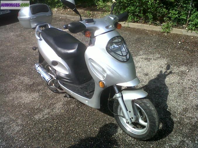 Scooter 125, faible km 4075