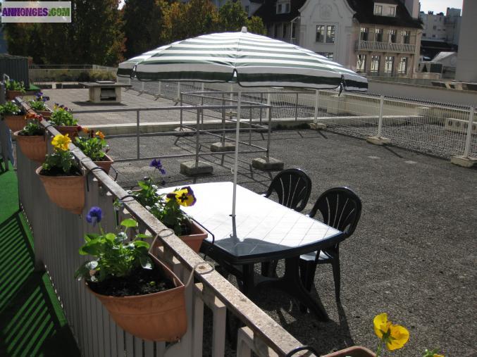 F2 plein centre en face FNAC, ascenseur, très grande terrasse