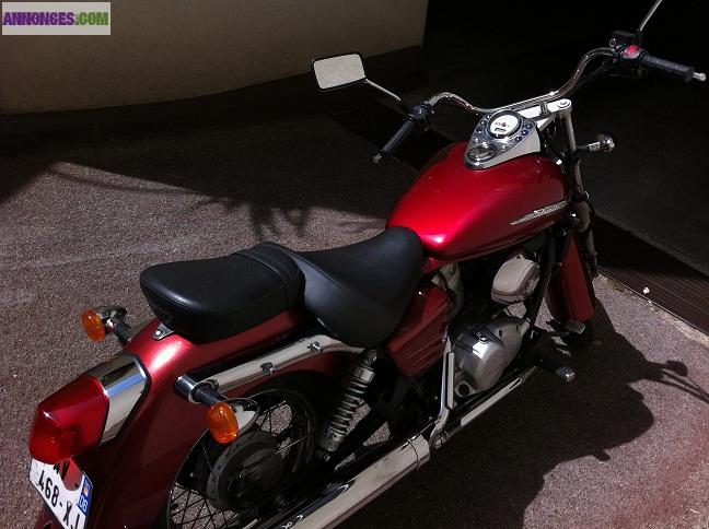 MOTO HONDA SHADOW 125 ROUGE 1800 €