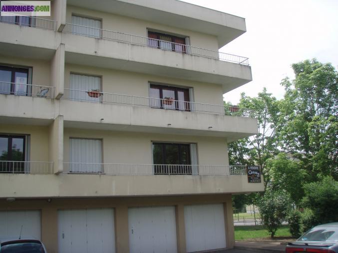 F2 74 m2 meuble de rangement frigo congélateur