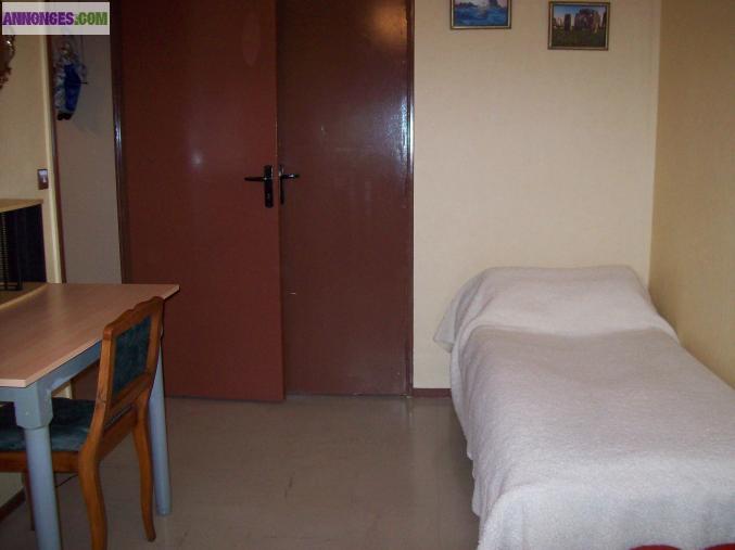 LOUE CHAMBRE ...