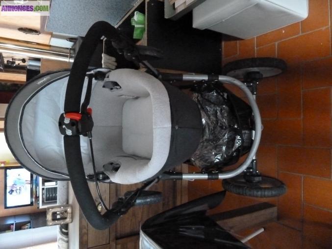 Poussette trois roues