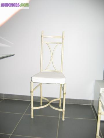 Table et chaises en fer forgé