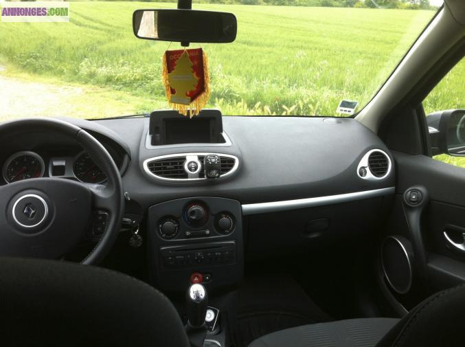 RENAULT clioIII tomtom