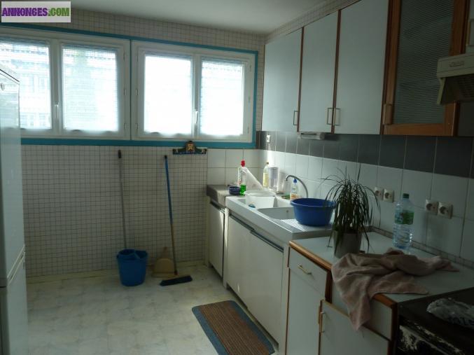 APPT T3 DANS RESIDENCE FERMEE