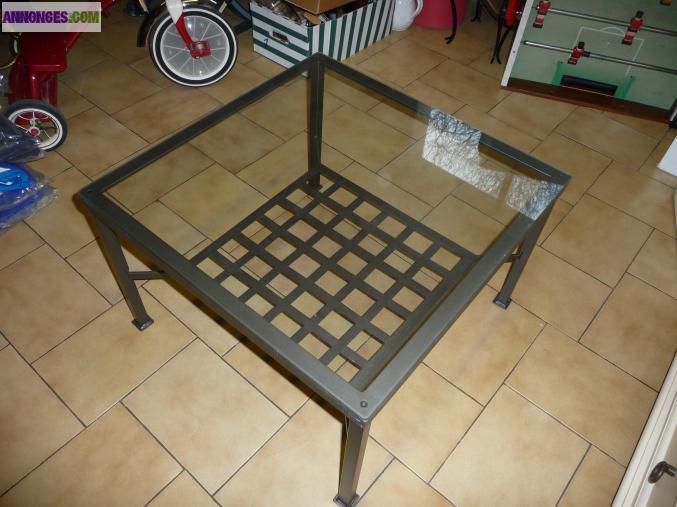 Table basse carré en fer forgé avec plateau en verre