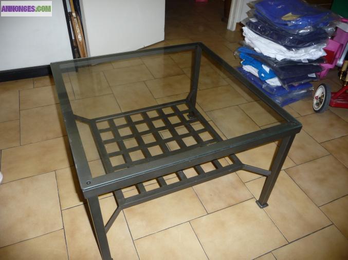 Table basse carré en fer forgé avec plateau en verre