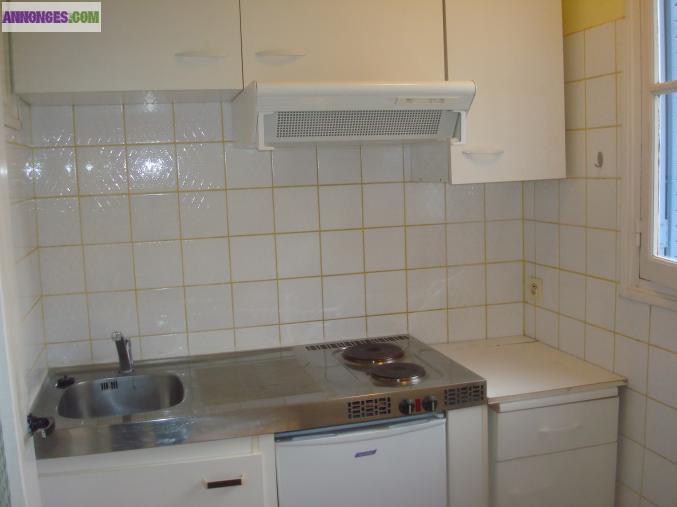 PETIT F2 AVEC TERRASSE