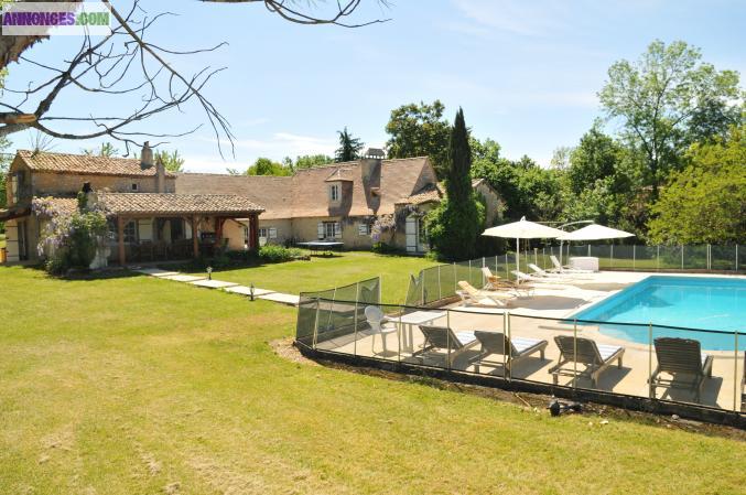 Grande maison de caractere avec tennis et piscine
