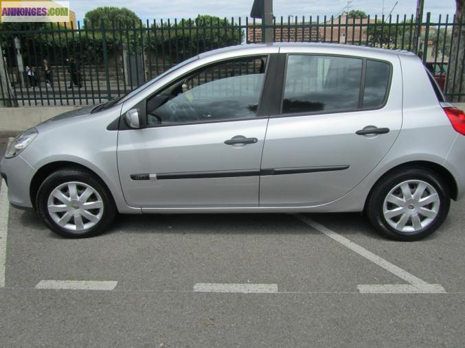 Clio 3 à 6000e A DEBATTRE