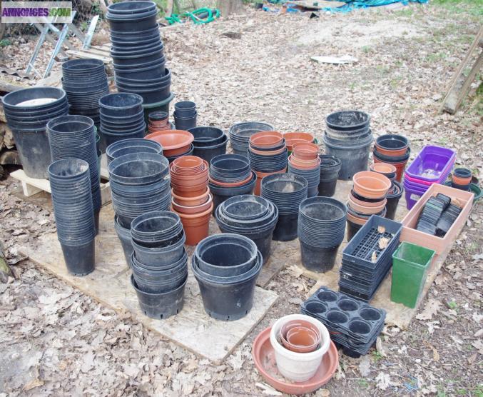 Lot de 400 pots et Bacs de jardin