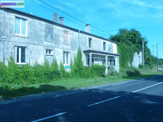 Maison d'habitation avec dépendances