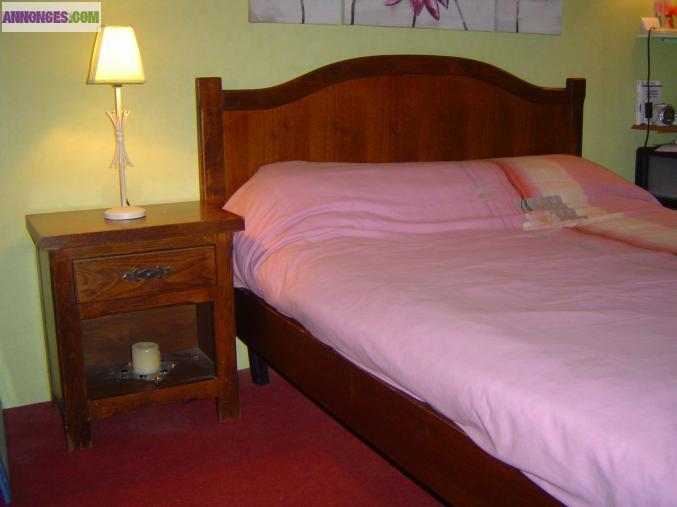 Bois de lit et table de nuit